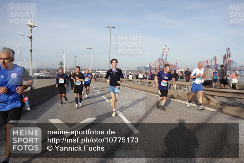03.10.2026 - Köhlbrandbrückenlauf Yannick Fuchs http://msf.ph/oto/10775173 03.10.2026 09:40:17 Position 2  meine-sportfotos.de