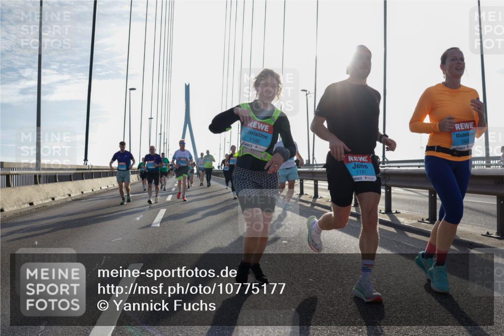 03.10.2026 - Köhlbrandbrückenlauf Yannick Fuchs http://msf.ph/oto/10775177 03.10.2026 09:34:36 Position 1 1190, 1191, 2820 meine-sportfotos.de