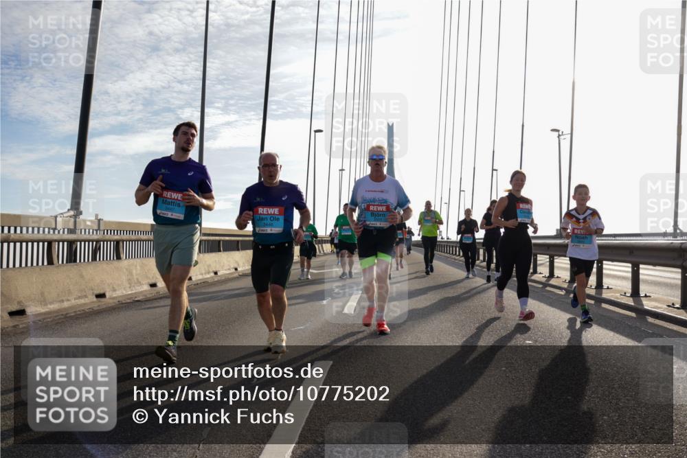 03.10.2026 - Köhlbrandbrückenlauf Yannick Fuchs http://msf.ph/oto/10775202 03.10.2026 09:34:38 Position 1 3447, 3446 meine-sportfotos.de