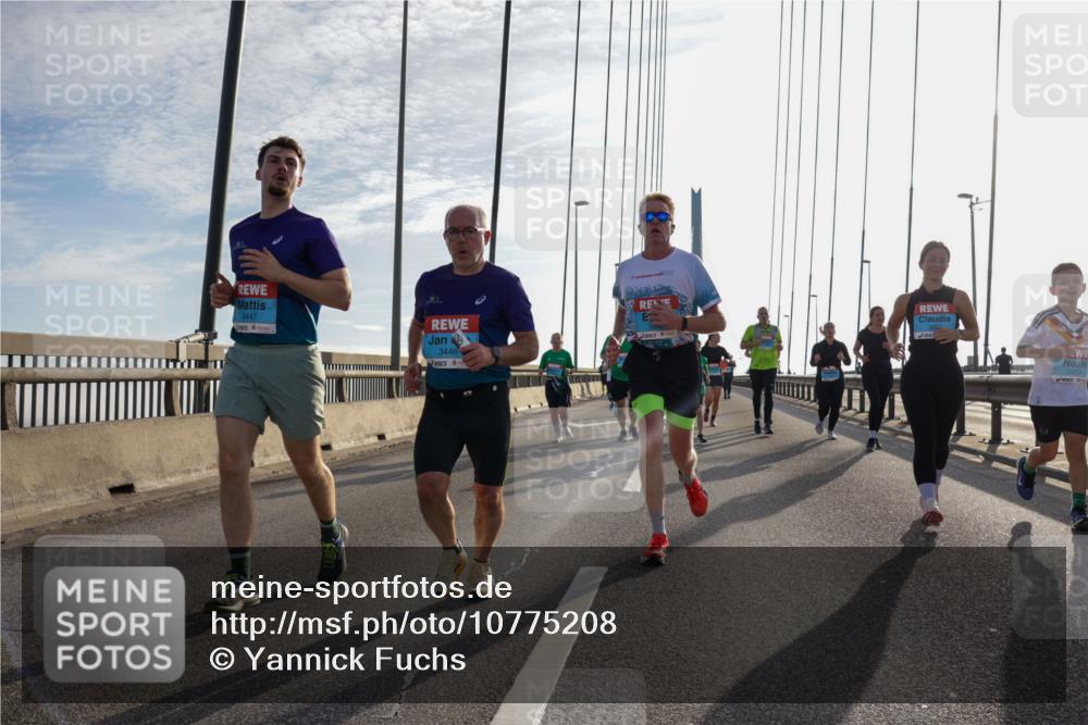 03.10.2026 - Köhlbrandbrückenlauf Yannick Fuchs http://msf.ph/oto/10775208 03.10.2026 09:34:38 Position 1 3447, 3446 meine-sportfotos.de