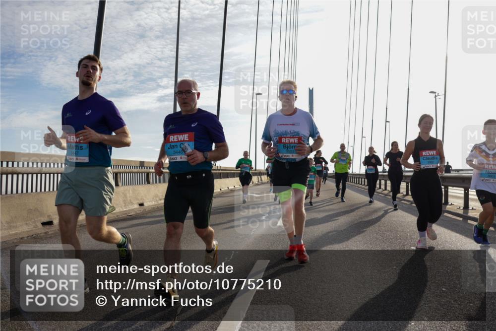 03.10.2026 - Köhlbrandbrückenlauf Yannick Fuchs http://msf.ph/oto/10775210 03.10.2026 09:34:38 Position 1 3447, 3446, 3503, 3003 meine-sportfotos.de