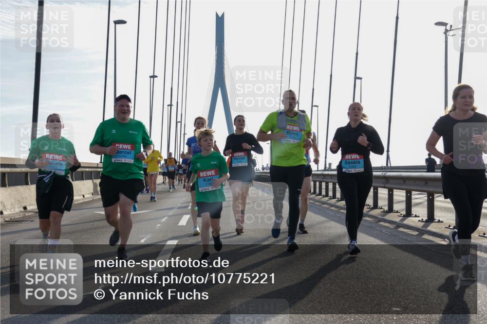 03.10.2026 - Köhlbrandbrückenlauf Yannick Fuchs http://msf.ph/oto/10775221 03.10.2026 09:34:40 Position 1 1763, 1764, 1765, 1654, 2082 meine-sportfotos.de