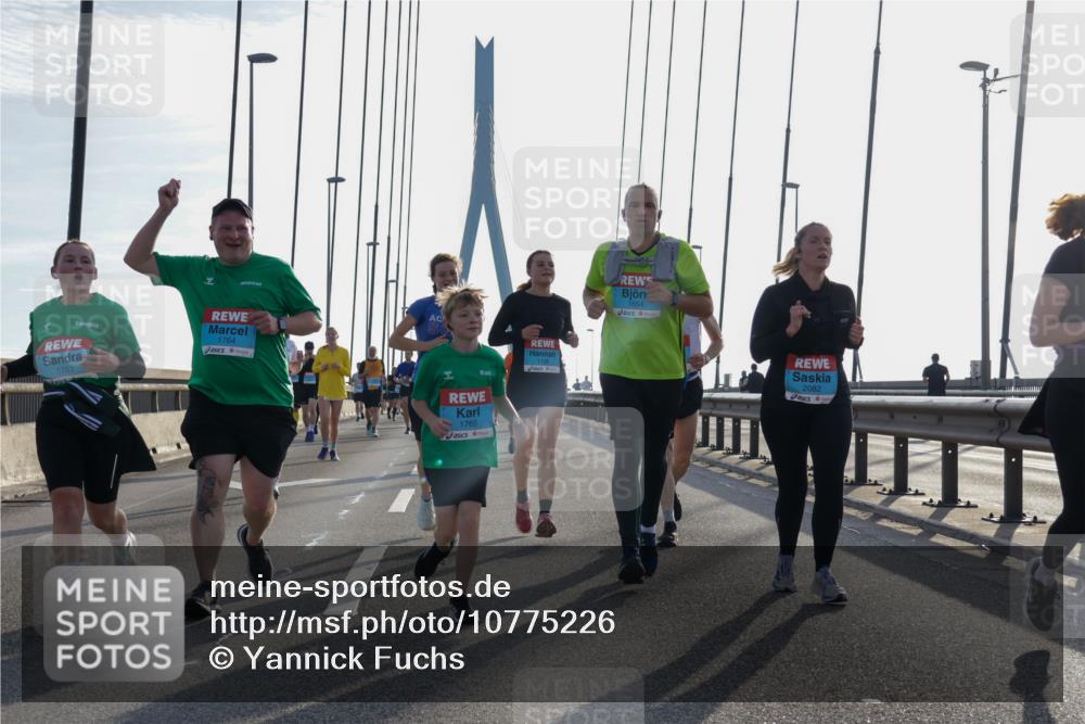 03.10.2026 - Köhlbrandbrückenlauf Yannick Fuchs http://msf.ph/oto/10775226 03.10.2026 09:34:40 Position 1 1763, 1764, 1765, 1654, 2082 meine-sportfotos.de