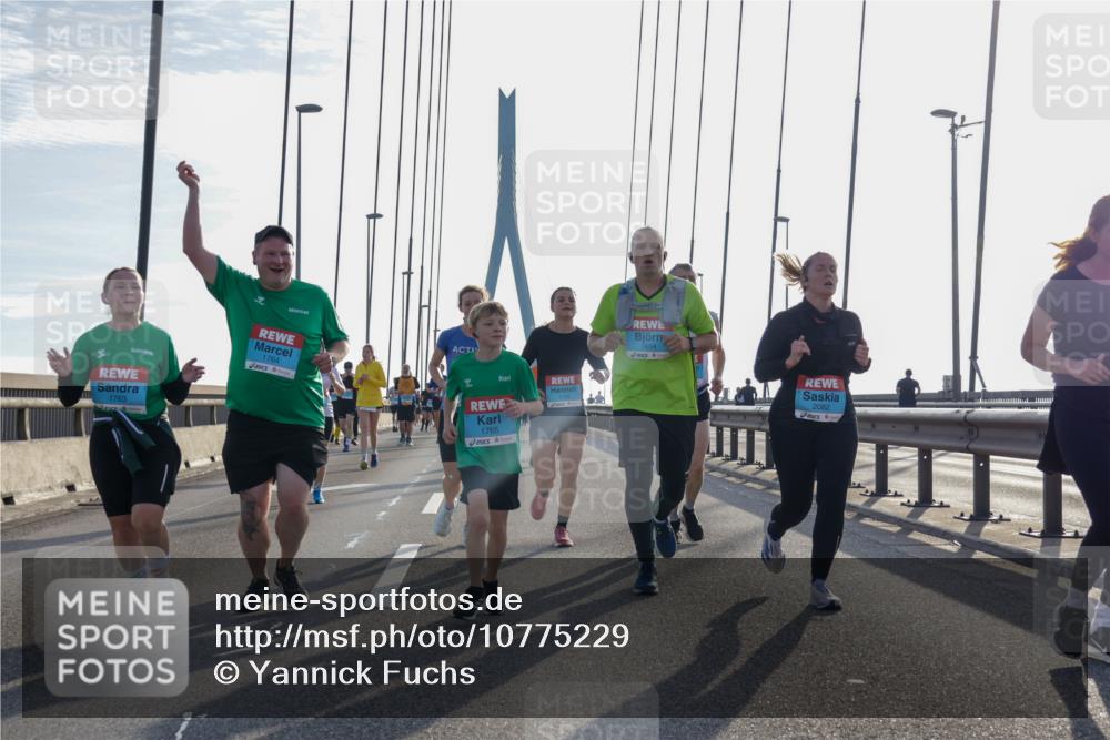 03.10.2026 - Köhlbrandbrückenlauf Yannick Fuchs http://msf.ph/oto/10775229 03.10.2026 09:34:40 Position 1 1763, 1764, 1765, 1654, 2082 meine-sportfotos.de