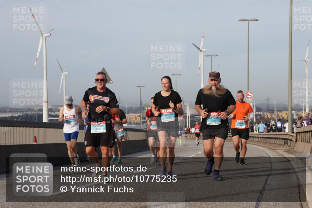 03.10.2026 - Köhlbrandbrückenlauf Yannick Fuchs http://msf.ph/oto/10775235 03.10.2026 09:40:28 Position 2 1786, 2390, 2387 meine-sportfotos.de