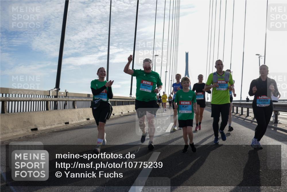 03.10.2026 - Köhlbrandbrückenlauf Yannick Fuchs http://msf.ph/oto/10775239 03.10.2026 09:34:41 Position 1 763, 1764, 1765, 2082 meine-sportfotos.de