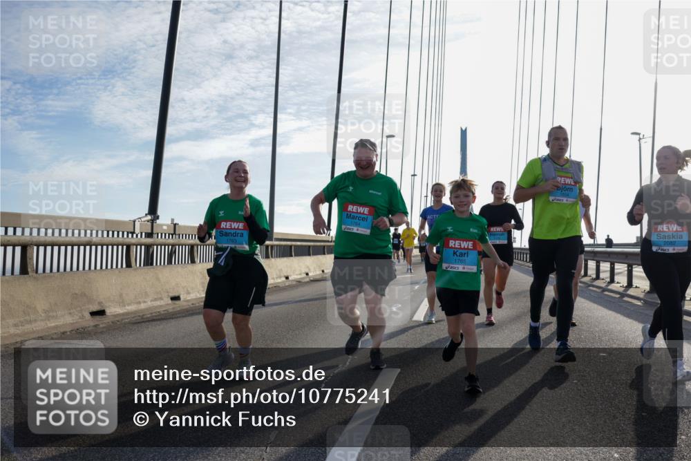03.10.2026 - Köhlbrandbrückenlauf Yannick Fuchs http://msf.ph/oto/10775241 03.10.2026 09:34:41 Position 1 1763, 1764, 1765, 1654, 2082 meine-sportfotos.de