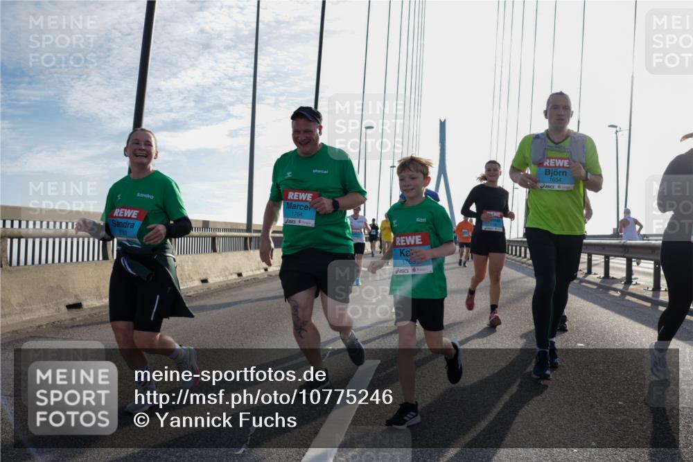 03.10.2026 - Köhlbrandbrückenlauf Yannick Fuchs http://msf.ph/oto/10775246 03.10.2026 09:34:42 Position 1 1764, 1765, 1654 meine-sportfotos.de