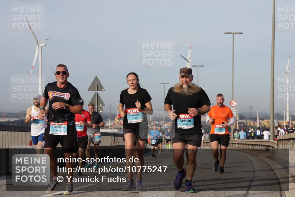 03.10.2026 - Köhlbrandbrückenlauf Yannick Fuchs http://msf.ph/oto/10775247 03.10.2026 09:40:29 Position 2 1786, 2390, 2387 meine-sportfotos.de