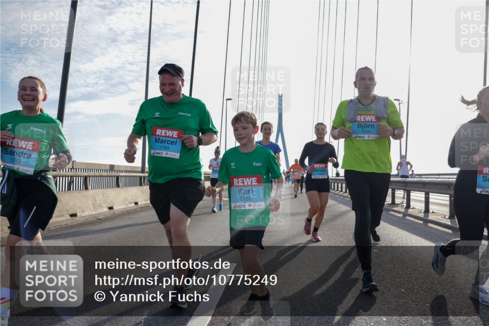 03.10.2026 - Köhlbrandbrückenlauf Yannick Fuchs http://msf.ph/oto/10775249 03.10.2026 09:34:42 Position 1 1764, 1763, 1765, 1654 meine-sportfotos.de