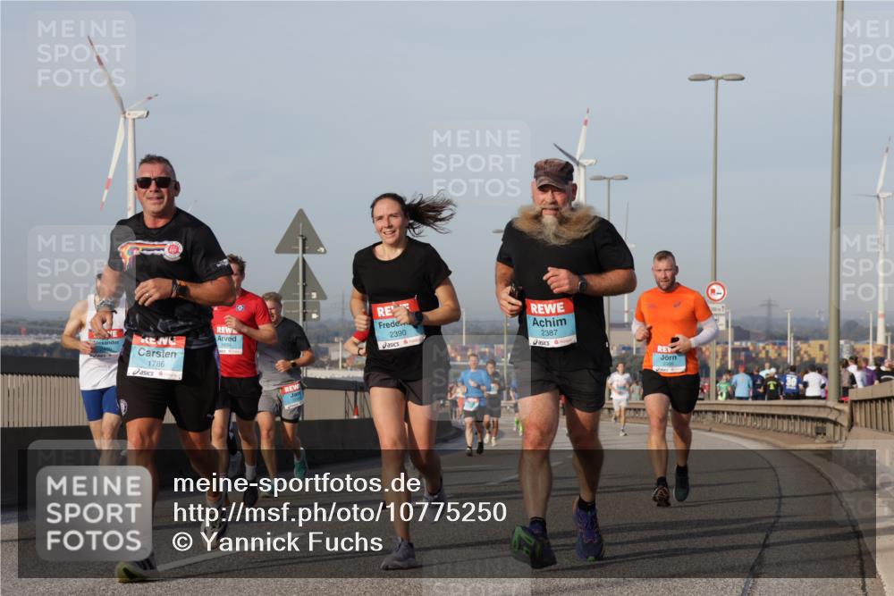 03.10.2026 - Köhlbrandbrückenlauf Yannick Fuchs http://msf.ph/oto/10775250 03.10.2026 09:40:29 Position 2 1786, 2390, 2387, 2395 meine-sportfotos.de
