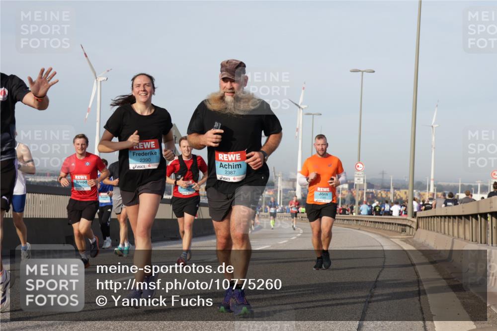 03.10.2026 - Köhlbrandbrückenlauf Yannick Fuchs http://msf.ph/oto/10775260 03.10.2026 09:40:30 Position 2 2390, 2387 meine-sportfotos.de