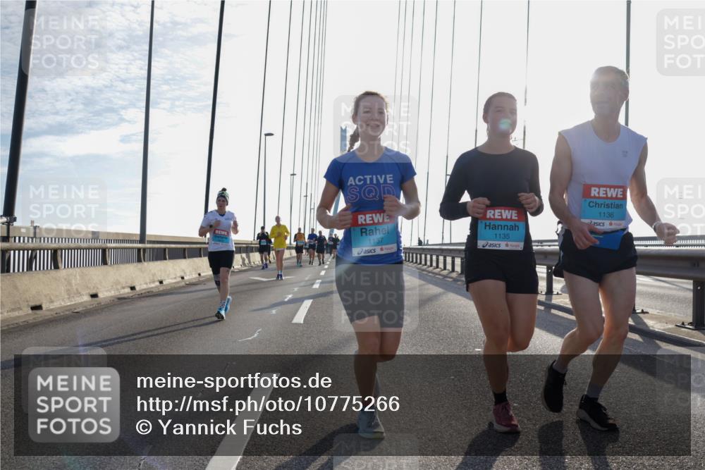 03.10.2026 - Köhlbrandbrückenlauf Yannick Fuchs http://msf.ph/oto/10775266 03.10.2026 09:34:43 Position 1 1137, 1135, 1136 meine-sportfotos.de