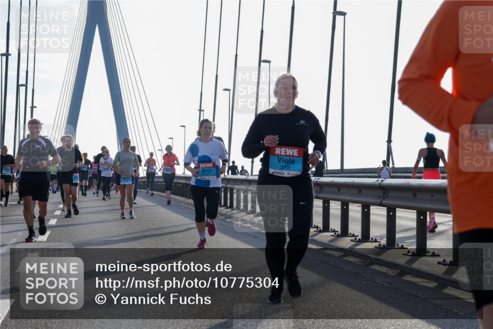 03.10.2026 - Köhlbrandbrückenlauf Yannick Fuchs http://msf.ph/oto/10775304 03.10.2026 09:34:47 Position 1 3069 meine-sportfotos.de