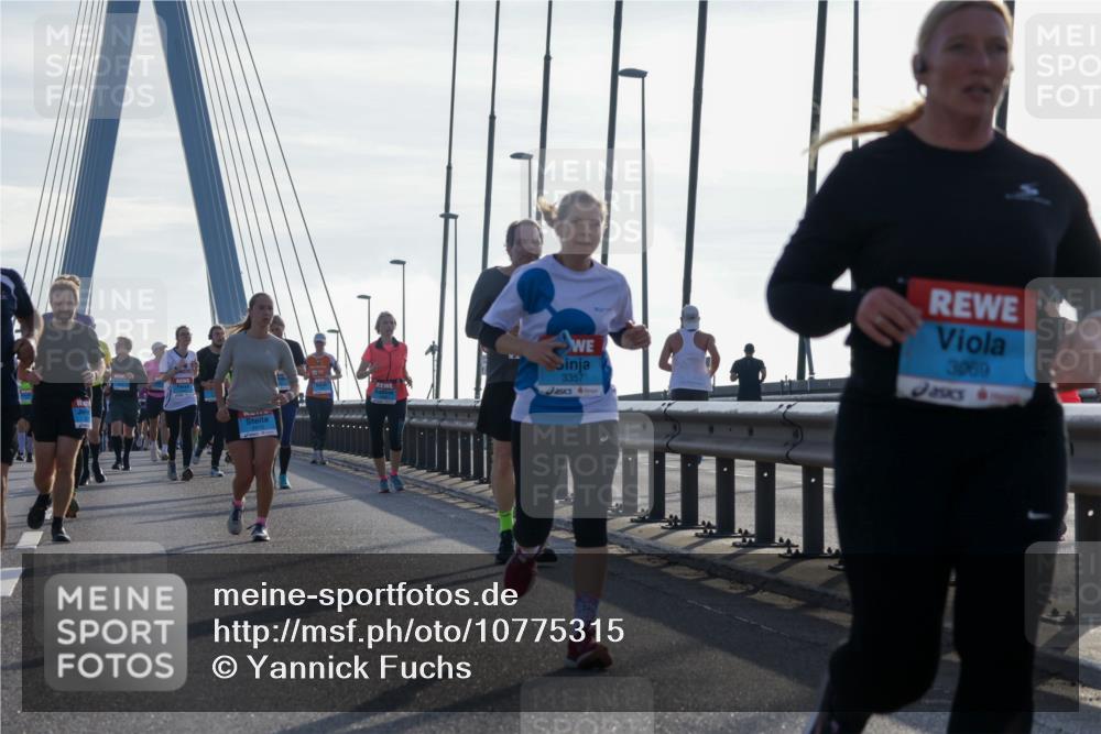 03.10.2026 - Köhlbrandbrückenlauf Yannick Fuchs http://msf.ph/oto/10775315 03.10.2026 09:34:48 Position 1 3357, 3069 meine-sportfotos.de