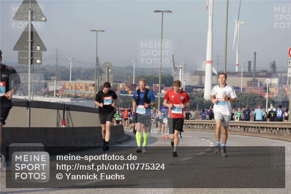 03.10.2026 - Köhlbrandbrückenlauf Yannick Fuchs http://msf.ph/oto/10775324 03.10.2026 09:40:37 Position 2 30 meine-sportfotos.de