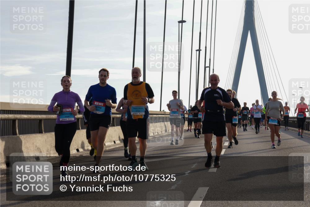 03.10.2026 - Köhlbrandbrückenlauf Yannick Fuchs http://msf.ph/oto/10775325 03.10.2026 09:34:49 Position 1 3696, 2765 meine-sportfotos.de