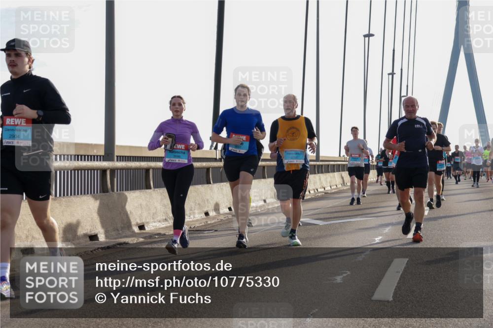03.10.2026 - Köhlbrandbrückenlauf Yannick Fuchs http://msf.ph/oto/10775330 03.10.2026 09:34:49 Position 1 2904, 3696, 2765 meine-sportfotos.de