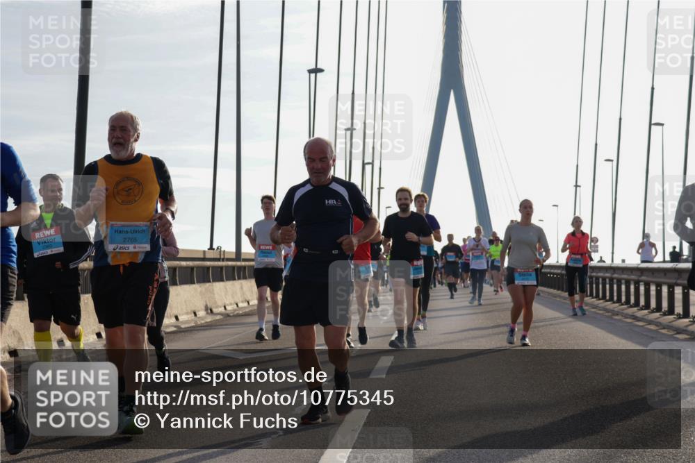 03.10.2026 - Köhlbrandbrückenlauf Yannick Fuchs http://msf.ph/oto/10775345 03.10.2026 09:34:51 Position 1 2360, 2765 meine-sportfotos.de