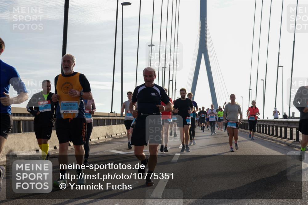 03.10.2026 - Köhlbrandbrückenlauf Yannick Fuchs http://msf.ph/oto/10775351 03.10.2026 09:34:51 Position 1 2360, 2765 meine-sportfotos.de