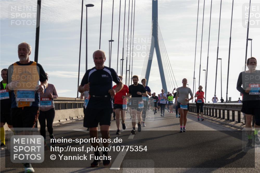 03.10.2026 - Köhlbrandbrückenlauf Yannick Fuchs http://msf.ph/oto/10775354 03.10.2026 09:34:51 Position 1 2765, 3167 meine-sportfotos.de