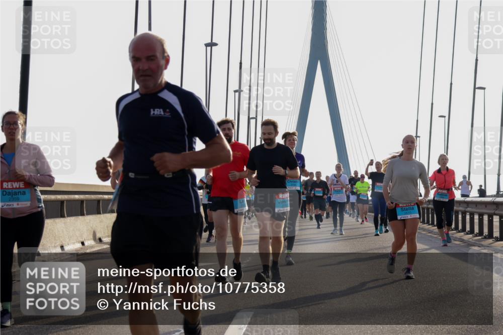 03.10.2026 - Köhlbrandbrückenlauf Yannick Fuchs http://msf.ph/oto/10775358 03.10.2026 09:34:52 Position 1 2359, 1, 2610 meine-sportfotos.de