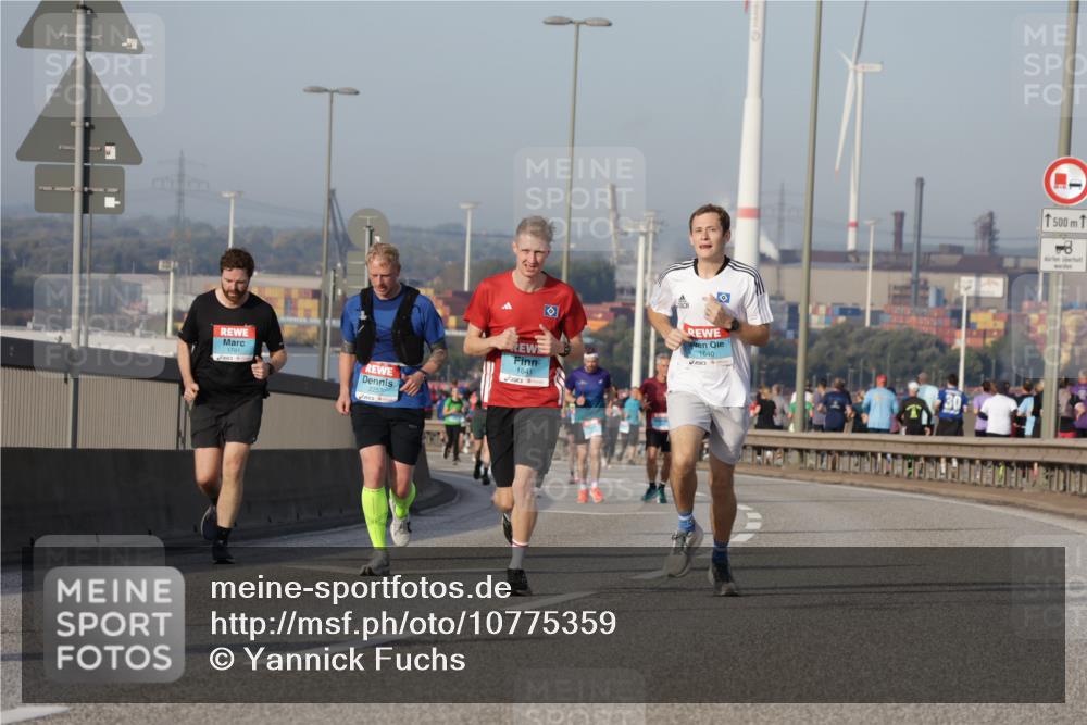 03.10.2026 - Köhlbrandbrückenlauf Yannick Fuchs http://msf.ph/oto/10775359 03.10.2026 09:40:39 Position 2 2257, 1641, 1640, 500 meine-sportfotos.de