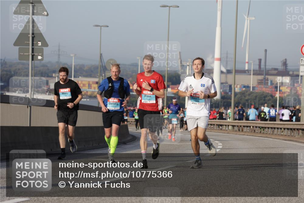 03.10.2026 - Köhlbrandbrückenlauf Yannick Fuchs http://msf.ph/oto/10775366 03.10.2026 09:40:39 Position 2 2257, 1641, 1640, 30 meine-sportfotos.de