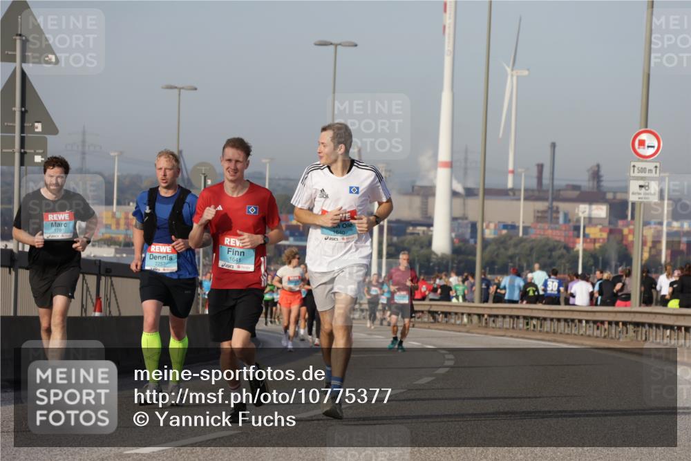 03.10.2026 - Köhlbrandbrückenlauf Yannick Fuchs http://msf.ph/oto/10775377 03.10.2026 09:40:40 Position 2 83, 1791, 2257, 1641, 1640, 1500 meine-sportfotos.de