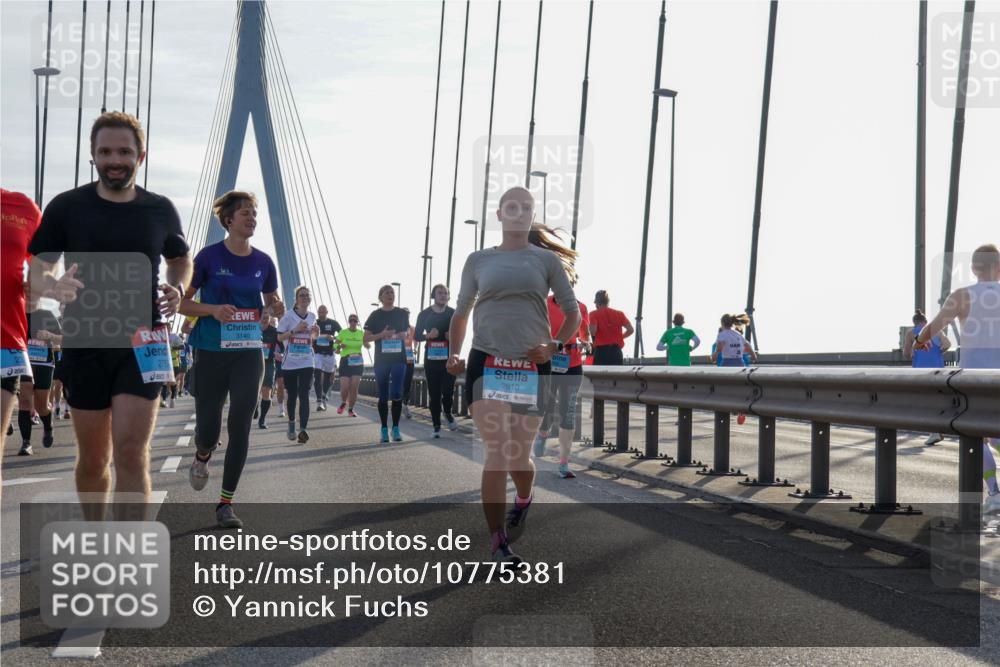 03.10.2026 - Köhlbrandbrückenlauf Yannick Fuchs http://msf.ph/oto/10775381 03.10.2026 09:34:54 Position 1 275, 3140, 2610 meine-sportfotos.de