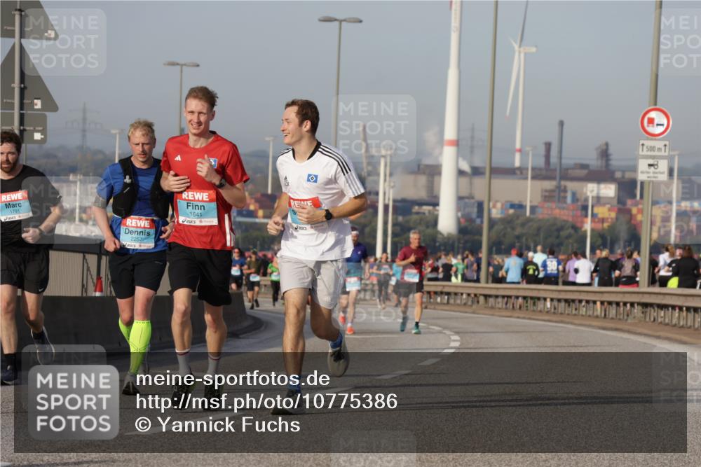 03.10.2026 - Köhlbrandbrückenlauf Yannick Fuchs http://msf.ph/oto/10775386 03.10.2026 09:40:41 Position 2 1791, 2257, 1641, 500 meine-sportfotos.de