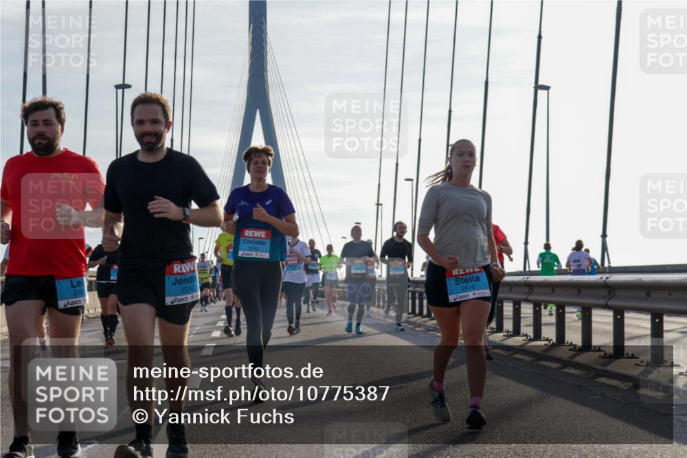 03.10.2026 - Köhlbrandbrückenlauf Yannick Fuchs http://msf.ph/oto/10775387 03.10.2026 09:34:54 Position 1 233, 2753, 3140, 2610 meine-sportfotos.de