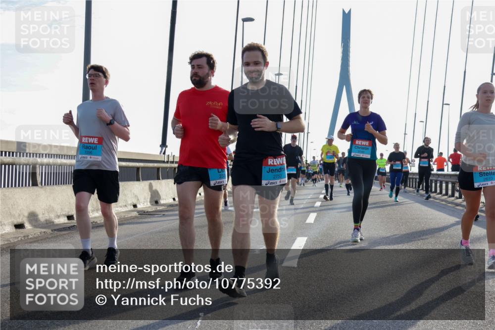 03.10.2026 - Köhlbrandbrückenlauf Yannick Fuchs http://msf.ph/oto/10775392 03.10.2026 09:34:55 Position 1 3396, 2753, 3140, 233, 2610 meine-sportfotos.de