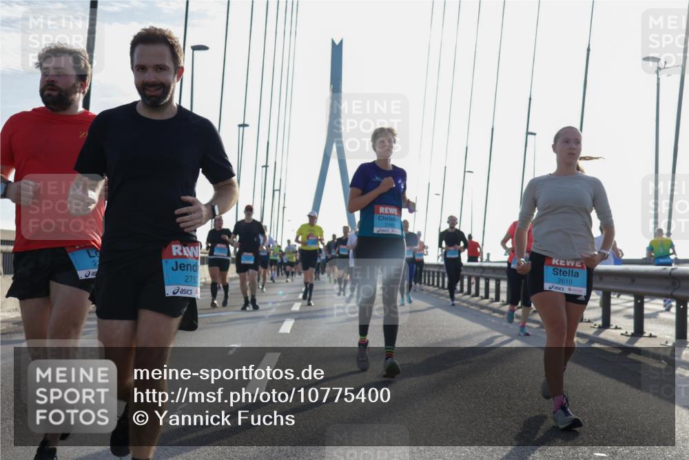 03.10.2026 - Köhlbrandbrückenlauf Yannick Fuchs http://msf.ph/oto/10775400 03.10.2026 09:34:55 Position 1 275, 3140, 2610 meine-sportfotos.de