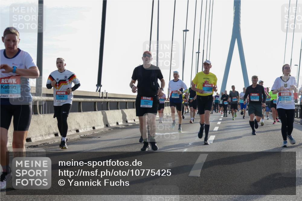 03.10.2026 - Köhlbrandbrückenlauf Yannick Fuchs http://msf.ph/oto/10775425 03.10.2026 09:34:58 Position 1 1621, 3788, 1946 meine-sportfotos.de