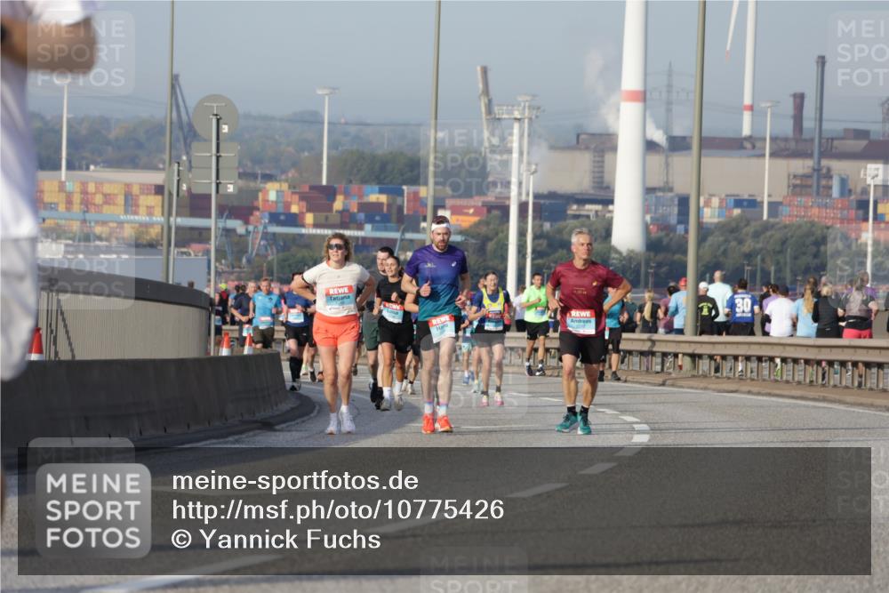 03.10.2026 - Köhlbrandbrückenlauf Yannick Fuchs http://msf.ph/oto/10775426 03.10.2026 09:40:44 Position 2 30 meine-sportfotos.de
