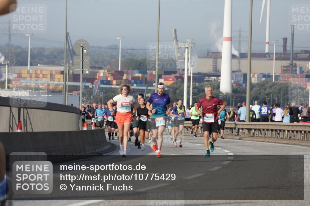 03.10.2026 - Köhlbrandbrückenlauf Yannick Fuchs http://msf.ph/oto/10775429 03.10.2026 09:40:44 Position 2 30 meine-sportfotos.de