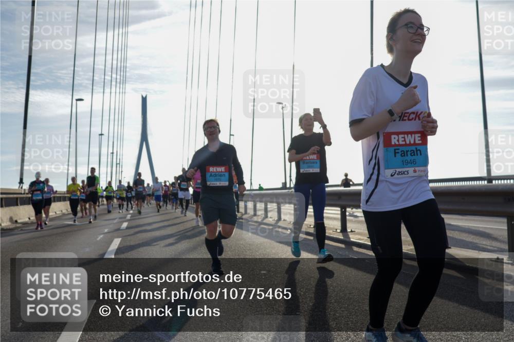 03.10.2026 - Köhlbrandbrückenlauf Yannick Fuchs http://msf.ph/oto/10775465 03.10.2026 09:35:02 Position 1 1670, 1946 meine-sportfotos.de