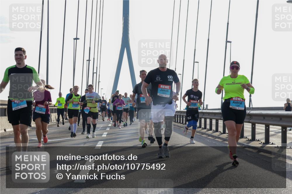 03.10.2026 - Köhlbrandbrückenlauf Yannick Fuchs http://msf.ph/oto/10775492 03.10.2026 09:35:04 Position 1 2801, 13, 1853, 82, 1884 meine-sportfotos.de