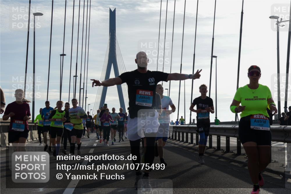 03.10.2026 - Köhlbrandbrückenlauf Yannick Fuchs http://msf.ph/oto/10775499 03.10.2026 09:35:05 Position 1 1853, 82, 1884 meine-sportfotos.de