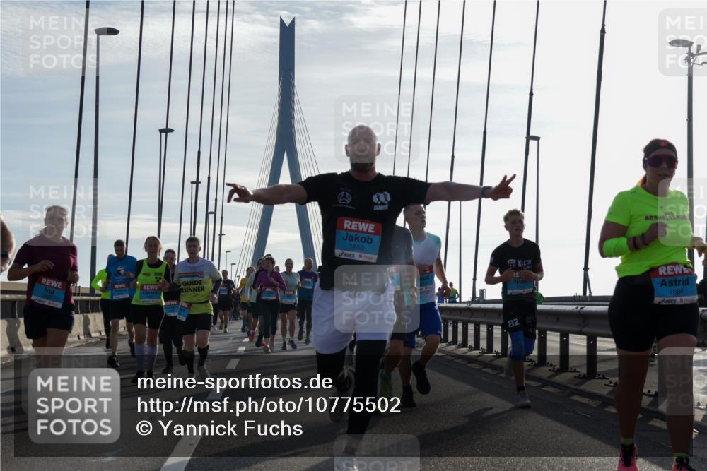 03.10.2026 - Köhlbrandbrückenlauf Yannick Fuchs http://msf.ph/oto/10775502 03.10.2026 09:35:05 Position 1 1853, 1884, 82 meine-sportfotos.de