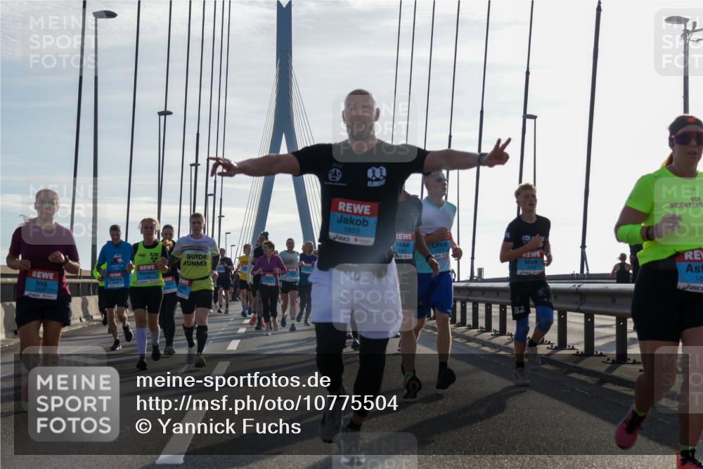 03.10.2026 - Köhlbrandbrückenlauf Yannick Fuchs http://msf.ph/oto/10775504 03.10.2026 09:35:06 Position 1 1853, 1311, 1313, 1314, 18 meine-sportfotos.de