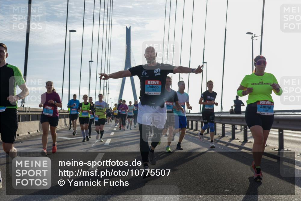 03.10.2026 - Köhlbrandbrückenlauf Yannick Fuchs http://msf.ph/oto/10775507 03.10.2026 09:35:06 Position 1 1853, 1884 meine-sportfotos.de