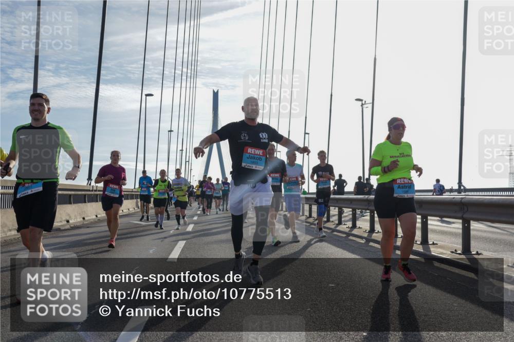 03.10.2026 - Köhlbrandbrückenlauf Yannick Fuchs http://msf.ph/oto/10775513 03.10.2026 09:35:06 Position 1 13, 1853, 82, 1884 meine-sportfotos.de