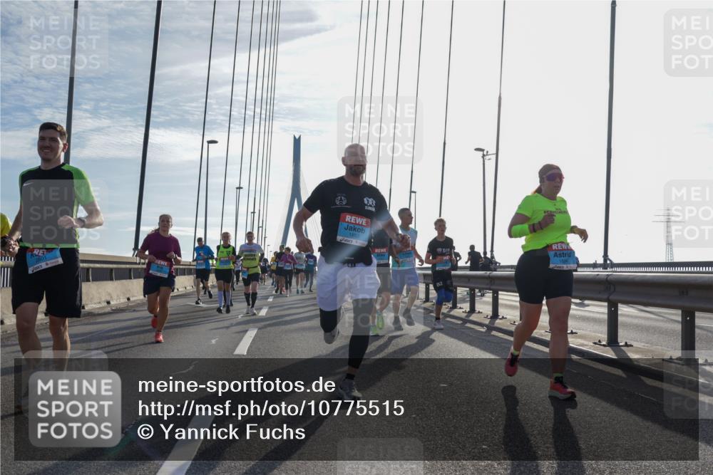 03.10.2026 - Köhlbrandbrückenlauf Yannick Fuchs http://msf.ph/oto/10775515 03.10.2026 09:35:06 Position 1 2801, 1853, 82, 1884 meine-sportfotos.de