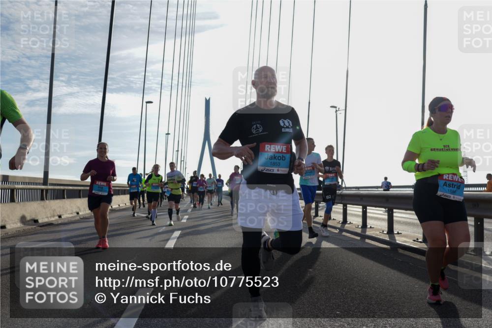 03.10.2026 - Köhlbrandbrückenlauf Yannick Fuchs http://msf.ph/oto/10775523 03.10.2026 09:35:07 Position 1 1853, 1884 meine-sportfotos.de
