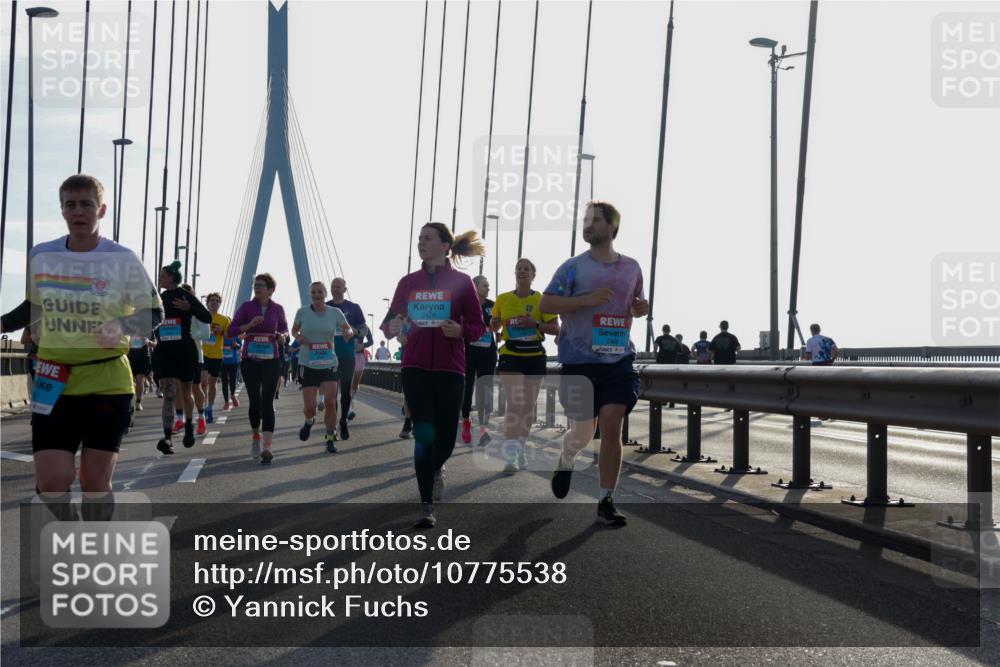 03.10.2026 - Köhlbrandbrückenlauf Yannick Fuchs http://msf.ph/oto/10775538 03.10.2026 09:35:09 Position 1 2474, 2466 meine-sportfotos.de