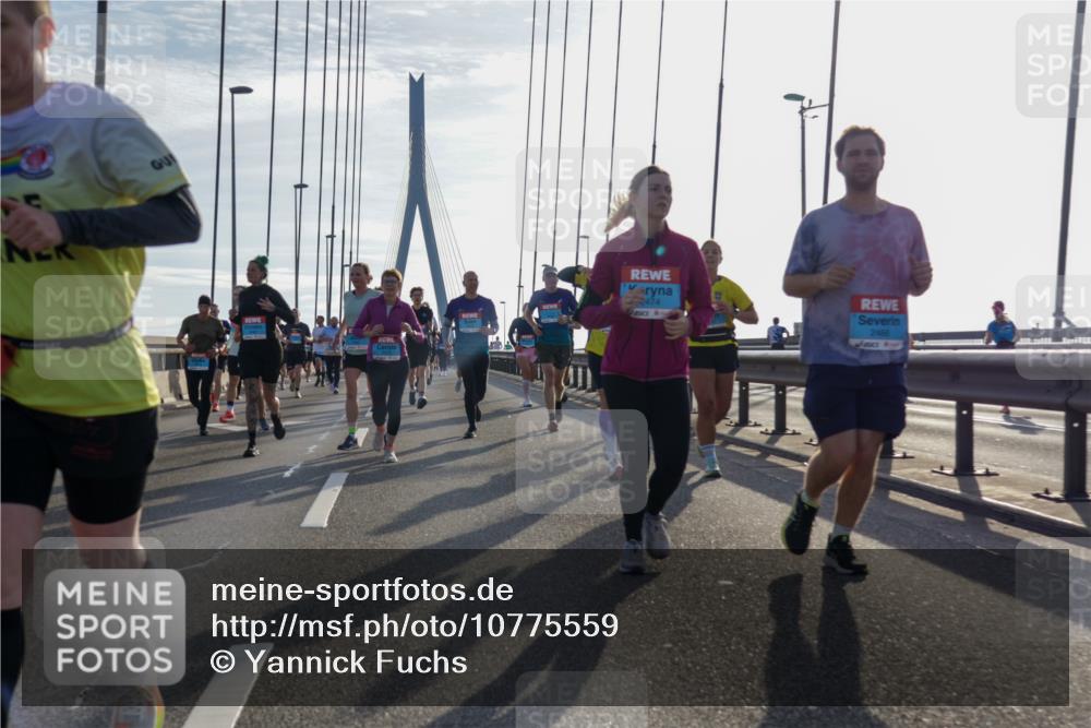 03.10.2026 - Köhlbrandbrückenlauf Yannick Fuchs http://msf.ph/oto/10775559 03.10.2026 09:35:10 Position 1 2474, 2466 meine-sportfotos.de