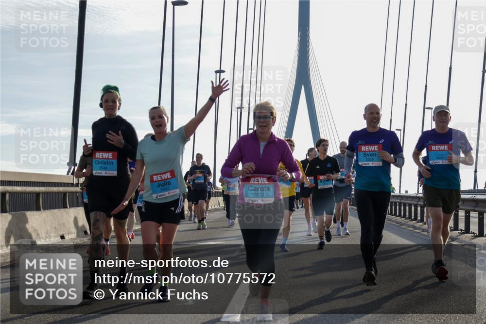 03.10.2026 - Köhlbrandbrückenlauf Yannick Fuchs http://msf.ph/oto/10775572 03.10.2026 09:35:12 Position 1 3548, 2541, 2972, 2329, 3852 meine-sportfotos.de