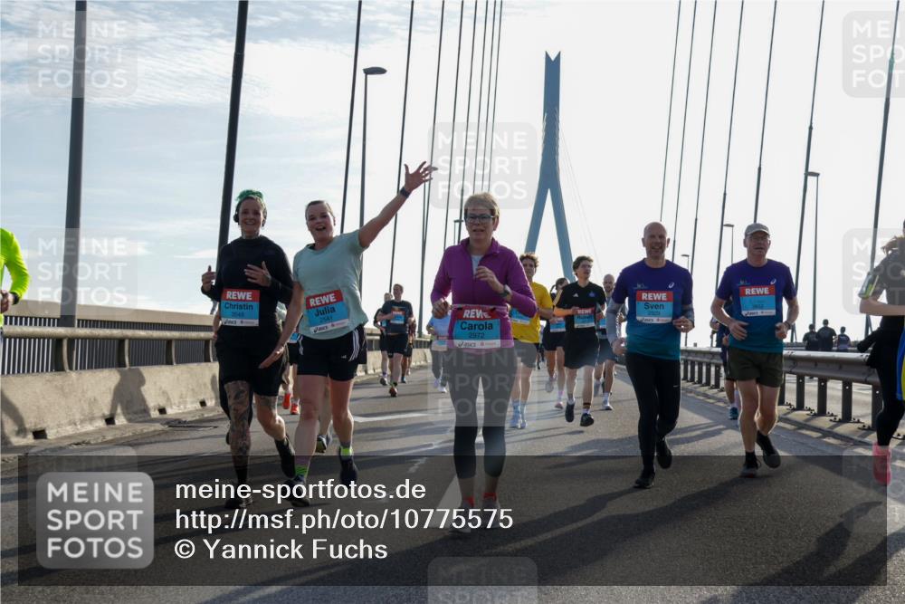 03.10.2026 - Köhlbrandbrückenlauf Yannick Fuchs http://msf.ph/oto/10775575 03.10.2026 09:35:12 Position 1 3548, 2541, 2972, 2329 meine-sportfotos.de